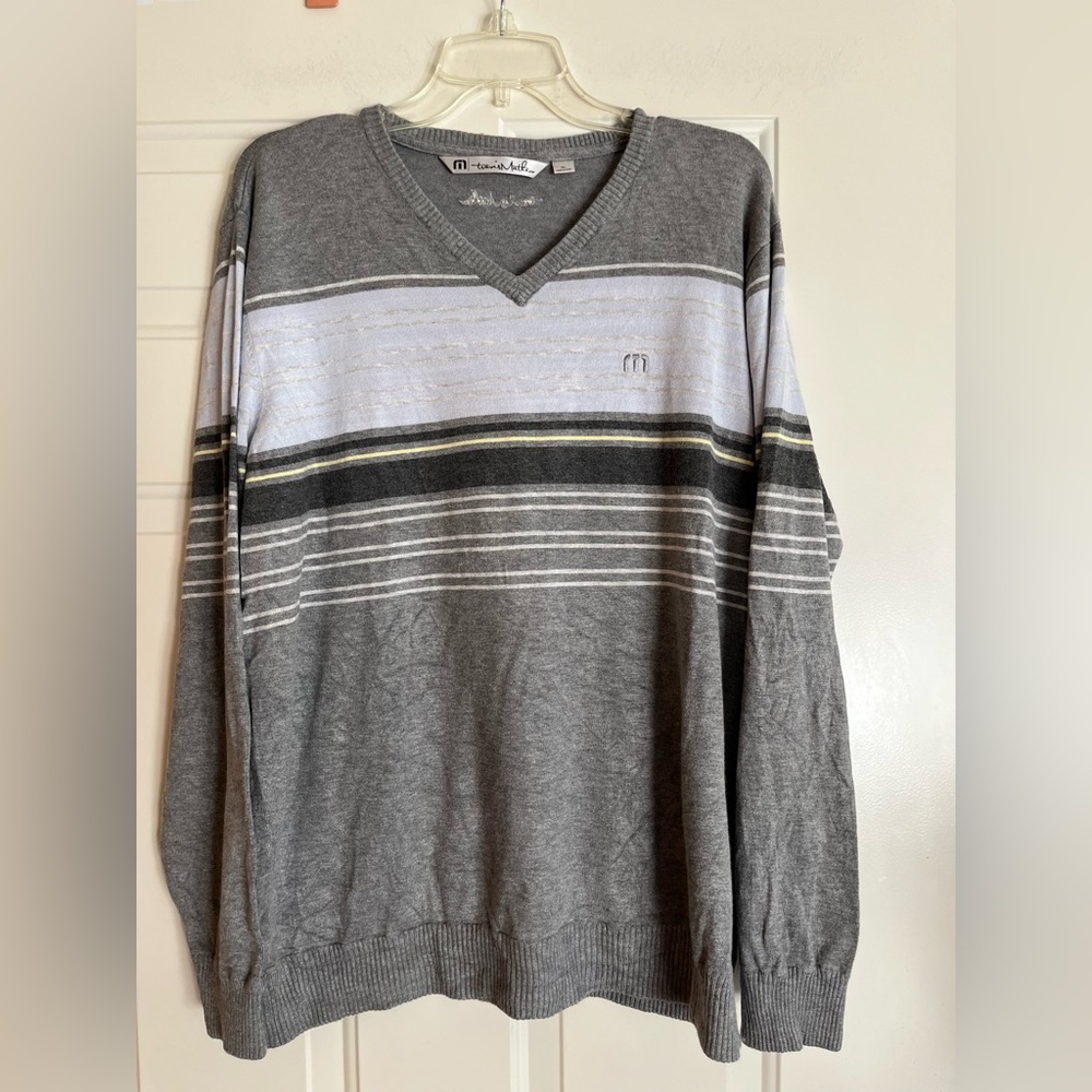 Men’s Travis Mathew gray and blue pull over V neck preppy golf sweater. Size XL